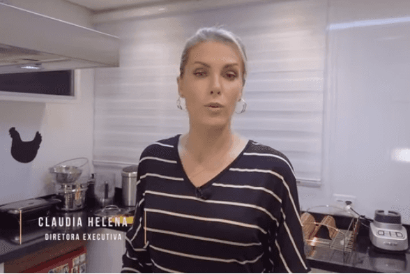 Ana Hickmann em seu apartamento (Foto: Reprodução/ Youtube) Ana Hickmann em seu apartamento (Foto: Reprodução/ Youtube)
