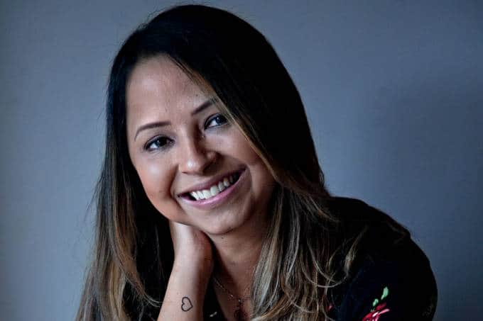 A jornalista Ana Michelle Soares voltou a falar de sua doença em entrevista para a Veja A jornalista Ana Michelle Soares voltou a falar de sua doença em entrevista para a Veja