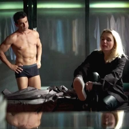 Anderson Di Rizzi surge sem camisa em A Dona do Pedaço, da Globo (Reprodução: TV Globo) Anderson Di Rizzi surge sem camisa em A Dona do Pedaço, da Globo (Reprodução: TV Globo)