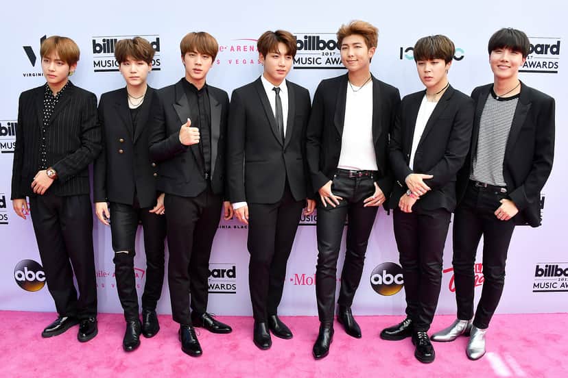 Os integrantes do grupo BTS sofreram comentários negativos por apresentadores (Foto: Reprodução) Os integrantes do grupo BTS sofreram comentários negativos por apresentadores (Foto: Reprodução)