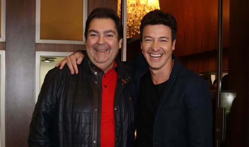 Rodrigo Faro e Faustão são apresentadores de programas dominicais na Record e na Globo Rodrigo Faro e Faustão são apresentadores de programas dominicais na Record e na Globo