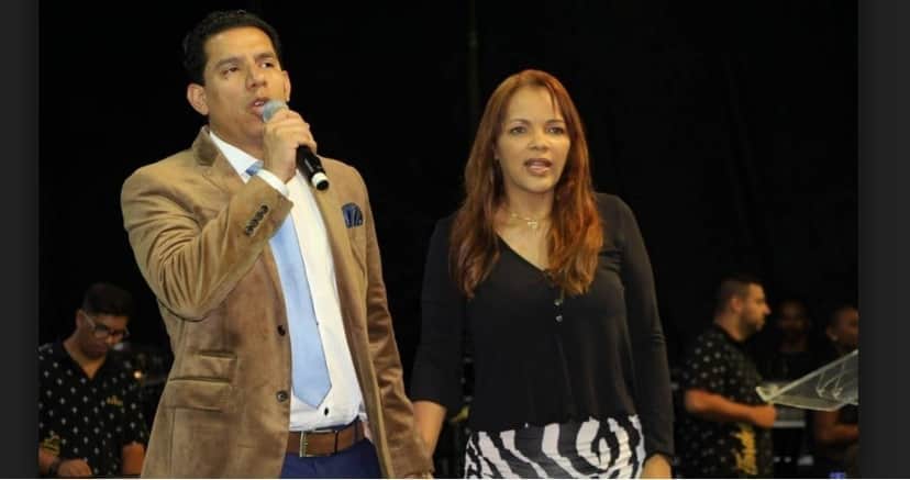 A deputada deferal, Flordelis e o seu marido, o pastor Anderson do Carmo (Foto: Reprodução) A deputada deferal, Flordelis e o seu marido, o pastor Anderson do Carmo (Foto: Reprodução)