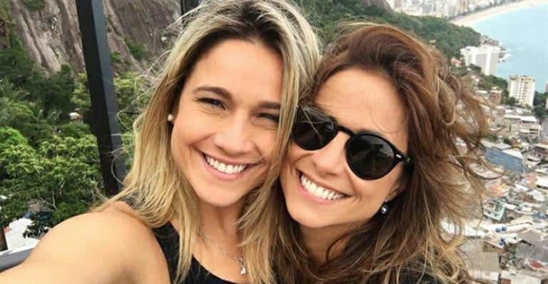 A apresentadora Fernanda Gentili e sua companheira Priscila Montandon estão aproveitando a relação que já dura três anos (Foto: Reprodução) A apresentadora Fernanda Gentili e sua companheira Priscila Montandon estão aproveitando a relação que já dura três anos (Foto: Reprodução)