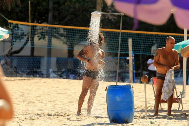 Marcelo Vieira Jr. é flagrado na praia, enlouquece fãs e causa choque por tamanho do volume Foto: Agnews Marcelo Vieira Jr. é flagrado na praia, enlouquece fãs e causa choque por tamanho do volume Foto: Agnews