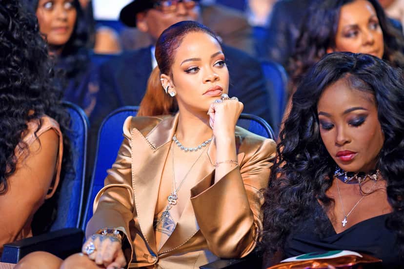 Rihanna esteve no Beat awards e fez a entrega das premiações (Foto: Reprodução) Rihanna esteve no Beat awards e fez a entrega das premiações (Foto: Reprodução)
