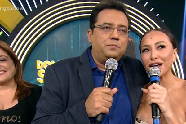 Geraldo Luís e Sabrina Sato durante o programa Domingo Show (Foto: Divulgação) Geraldo Luís e Sabrina Sato durante o programa Domingo Show (Foto: Divulgação)