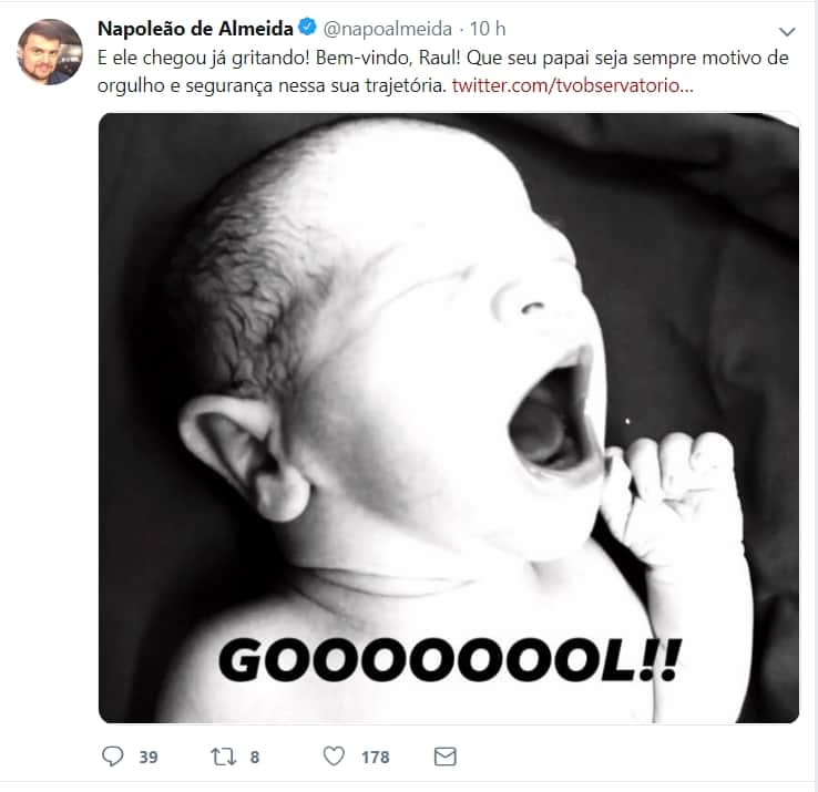 Napoleão de Almeida divulgou imagem do filho recém-nascido. (Foto: Reprodução/Twitter) Napoleão de Almeida divulgou imagem do filho recém-nascido. (Foto: Reprodução/Twitter)