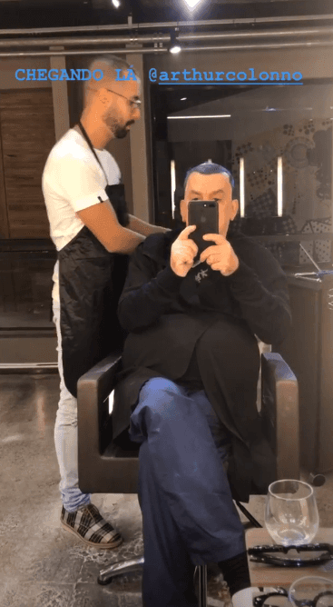 Walcyr Carrasco de cabelo azul A Dona do Pedaço (Foto: Reprodução/ Instagram) Walcyr Carrasco de cabelo azul A Dona do Pedaço (Foto: Reprodução/ Instagram)