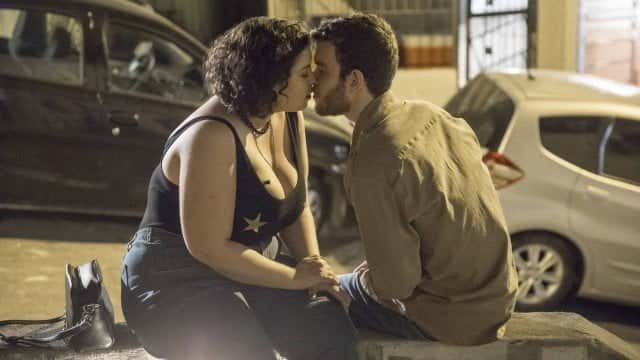 Casal se beijará em breve em Órfãos da Terra da Globo Casal se beijará em breve em Órfãos da Terra da Globo