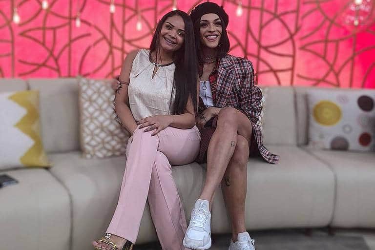Pabllo Vittar e a irmã gêmea, Phamella. Foto: Reprodução Pabllo Vittar e a irmã gêmea, Phamella. Foto: Reprodução