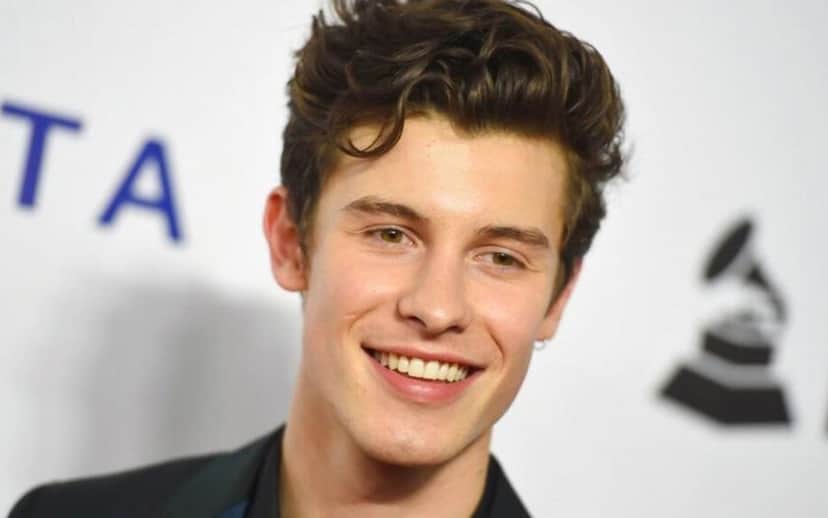 Shawn Mendes faz tatuagem desenhada por fã e surpreende a todos (Foto: Reprodução) Shawn Mendes faz tatuagem desenhada por fã e surpreende a todos (Foto: Reprodução)