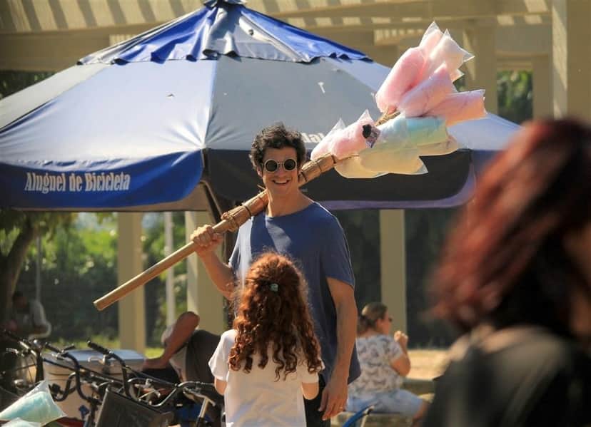 Mateus Solano, afastado da Globo é flagrado em nova profissão bizarra (Foto: Reprodução/Globo) Mateus Solano, afastado da Globo é flagrado em nova profissão bizarra (Foto: Reprodução/Globo)
