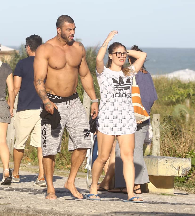 Kleber Bambam, vencedor do BBB (Big Brother Brasil), surge irreconhecível e aparência deformada deixa internautas assustados Foto: Agnews Kleber Bambam, vencedor do BBB (Big Brother Brasil), surge irreconhecível e aparência deformada deixa internautas assustados Foto: Agnews