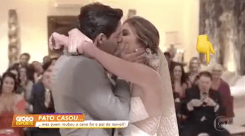 Globo exibe imagens inéditas de casamento de Rebeca Abravanel e Alexandre Pato e debocha do dono do SBT: "não é o meu patrão" Foto: Reprodução Globo exibe imagens inéditas de casamento de Rebeca Abravanel e Alexandre Pato e debocha do dono do SBT: "não é o meu patrão" Foto: Reprodução