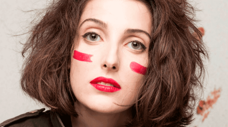 Clarice Falcão lamento agressão sofrida pelo seu melhor amigo através do Twitter (Foto: Divulgação) Clarice Falcão lamento agressão sofrida pelo seu melhor amigo através do Twitter (Foto: Divulgação)