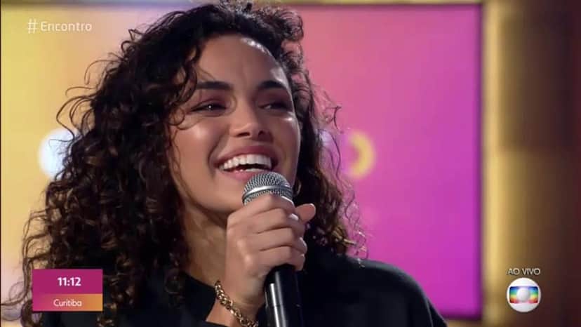 Giovana Cordeiro ficou bastante emocionada com o TBT do Encontro (Foto: Reprodução/TV Globo) Giovana Cordeiro ficou bastante emocionada com o TBT do Encontro (Foto: Reprodução/TV Globo)