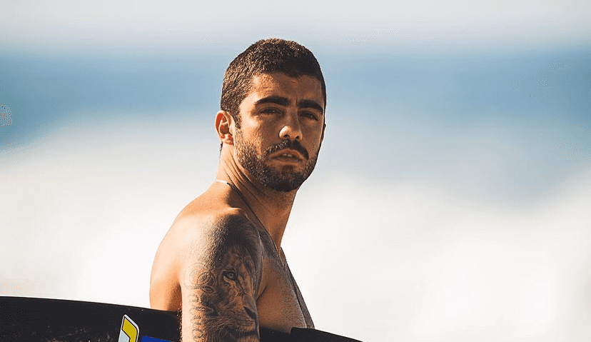 O surfista Pedro Scooby foi flagrado em um momento de intimidade pelo ator Paulo Vilhena (Foto: Reprodução/Instagram) O surfista Pedro Scooby foi flagrado em um momento de intimidade pelo ator Paulo Vilhena (Foto: Reprodução/Instagram)
