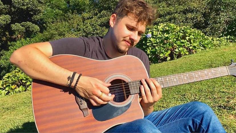 O famoso cantor sertanejo, Ramon Struck foi vítima fatal de um acidente de trânsito aos 22 anos (imagem: Instagram) O famoso cantor sertanejo, Ramon Struck foi vítima fatal de um acidente de trânsito aos 22 anos (imagem: Instagram)