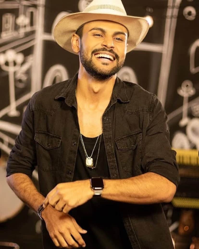 Thullio Milionário ainda não apagou vídeo de beijo em mulher (Foto: Reprodução/Instagram) Thullio Milionário ainda não apagou vídeo de beijo em mulher (Foto: Reprodução/Instagram)