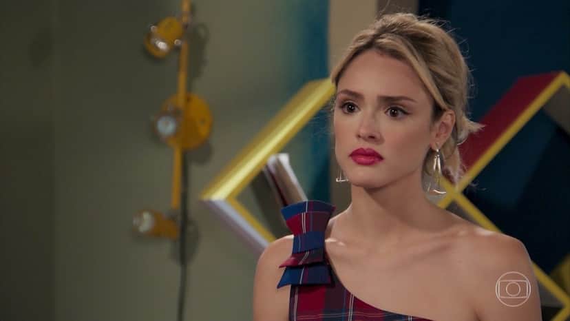 Manuzita (Isabelle Drummond) fica tensa em Verão 90 da Globo Manuzita (Isabelle Drummond) fica tensa em Verão 90 da Globo