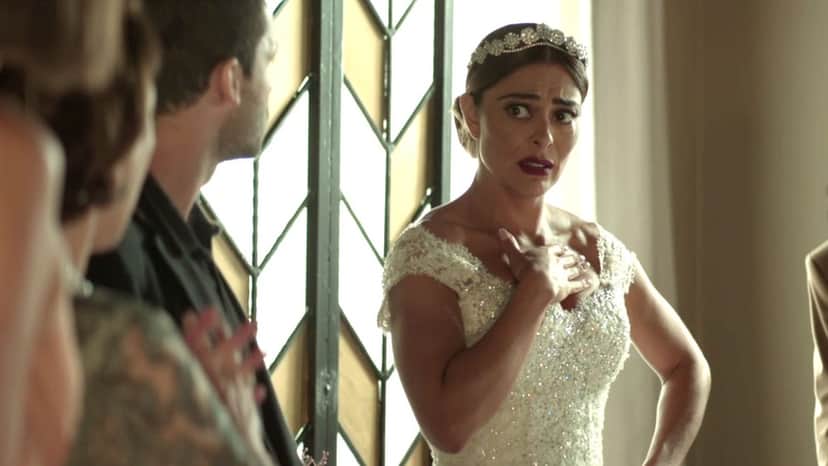 Maria da Paz fica aflita depois de assalto em sua casa em A Dona do Pedaço Maria da Paz fica aflita depois de assalto em sua casa em A Dona do Pedaço