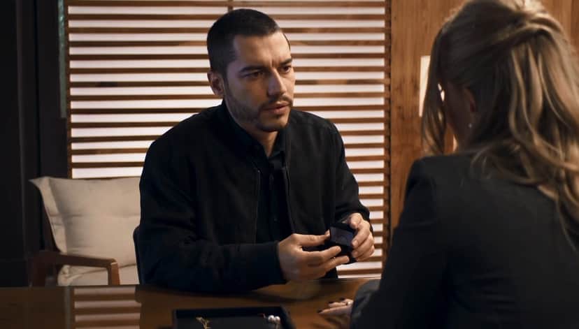 Camilo ganha presente de Vivi em A Dona do Pedaço da Globo Camilo ganha presente de Vivi em A Dona do Pedaço da Globo