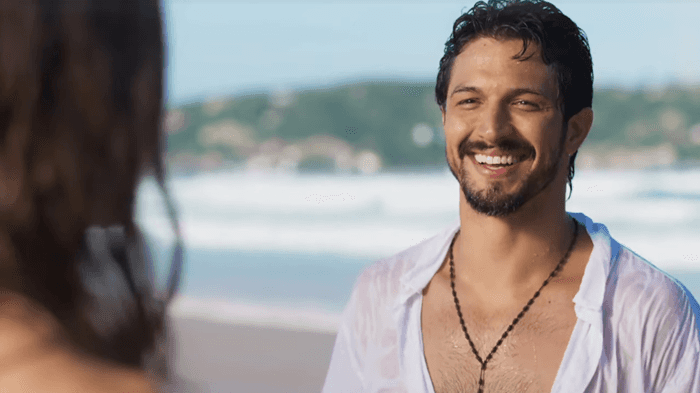 Marcos (Romulo Estrela) se apaixonará por Paloma (Grazi Massafera) no primeiro encontro em Bom Sucesso (Foto: Reprodução/Globo) Marcos (Romulo Estrela) se apaixonará por Paloma (Grazi Massafera) no primeiro encontro em Bom Sucesso (Foto: Reprodução/Globo)