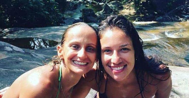 Fabiana Alvim e sua esposa Julia Silva (Foto: Reprodução/Instagram) Fabiana Alvim e sua esposa Julia Silva (Foto: Reprodução/Instagram)