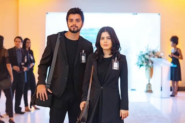Bruno (Rodrigo Simas) e Laila (Julia Dalavia) no casamento de Jamil e Dalila em Órfãos da Terra (Foto: Globo/Artur Meninea) Bruno (Rodrigo Simas) e Laila (Julia Dalavia) no casamento de Jamil e Dalila em Órfãos da Terra (Foto: Globo/Artur Meninea)
