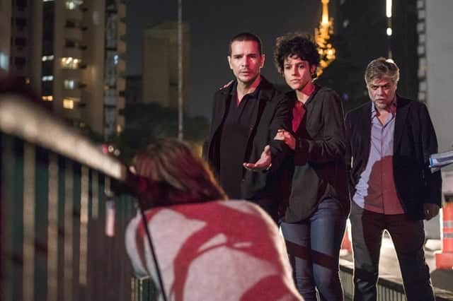 Bastidores de gravação com Letícia Colin (Amanda), Fábio Assunção (David), Daniel Oliveira (Miguel) e a diretora Luisa Lima (Foto: Globo/Fábio Rocha) Bastidores de gravação com Letícia Colin (Amanda), Fábio Assunção (David), Daniel Oliveira (Miguel) e a diretora Luisa Lima (Foto: Globo/Fábio Rocha)