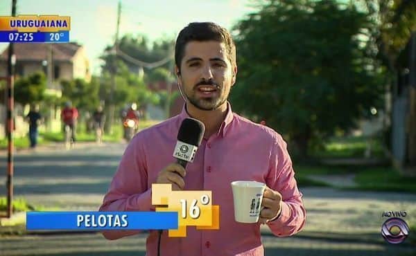 O repórter Mateus Marques acabou levando um nocaute ao vivo (Foto: Reprodução) O repórter Mateus Marques acabou levando um nocaute ao vivo (Foto: Reprodução)