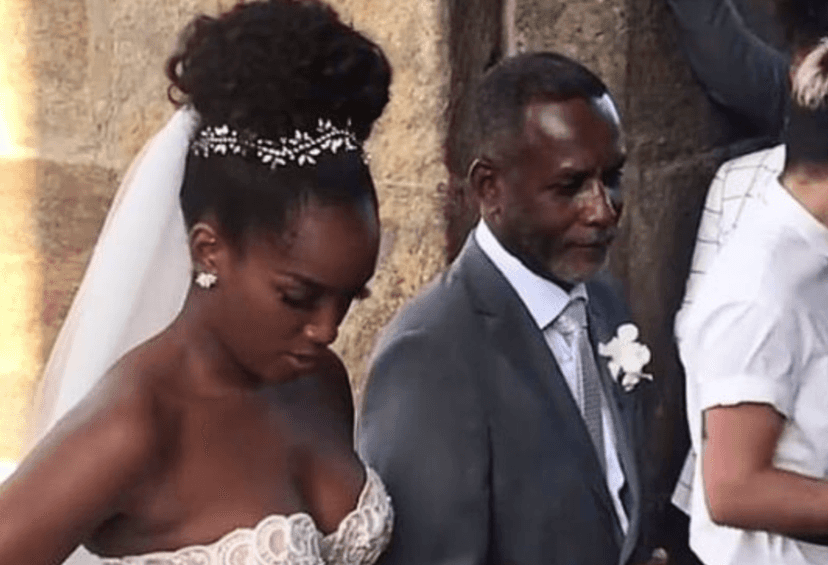 A cantora Iza foi conduzida pelo pai ao altar durante casamento (Foto: Reprodução) A cantora Iza foi conduzida pelo pai ao altar durante casamento (Foto: Reprodução)
