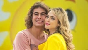 Rafael Vitti e Isabelle Drummond protagonizam Verão 90. (Foto: Divulgação) Rafael Vitti e Isabelle Drummond protagonizam Verão 90. (Foto: Divulgação)