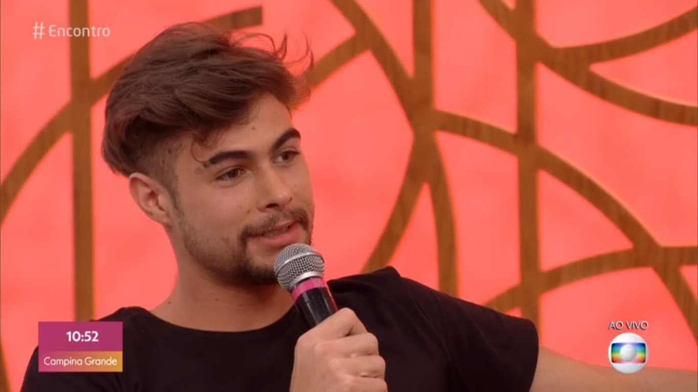 Rafael Vitti compareceu no Encontro para falar de filha e despedida de Verão 90 (Foto: Reprodução/Globo) Rafael Vitti compareceu no Encontro para falar de filha e despedida de Verão 90 (Foto: Reprodução/Globo)