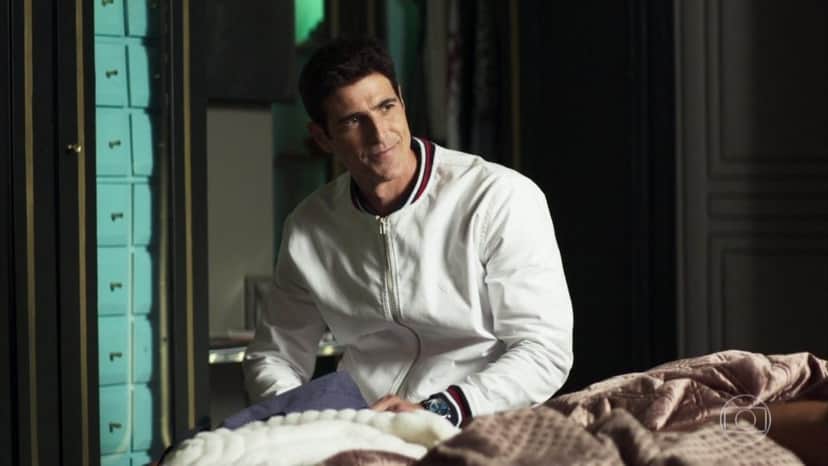 Régis (Reynaldo Gianecchini) encantado por Maria da Paz (Juliana Paes) em A Dona do Pedaço da Globo (Foto: Reprodução) Régis (Reynaldo Gianecchini) encantado por Maria da Paz (Juliana Paes) em A Dona do Pedaço da Globo (Foto: Reprodução)
