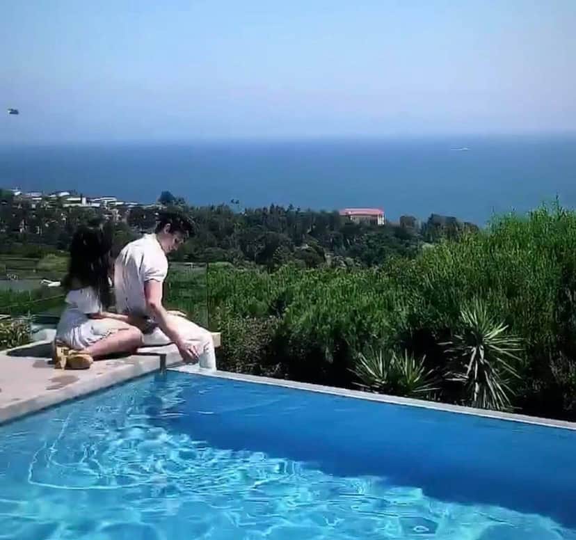 Shawn Mendes e Camila Cabello surpreendem a todos depois de serem flagrados aos beijos (Foto: Reprodução Shawn Mendes e Camila Cabello surpreendem a todos depois de serem flagrados aos beijos (Foto: Reprodução