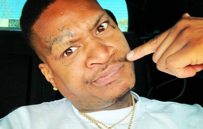O rapper americano Slim 400 foi baleado em um tiroteio em Los Angeles (foto: Reprodução) O rapper americano Slim 400 foi baleado em um tiroteio em Los Angeles (foto: Reprodução)
