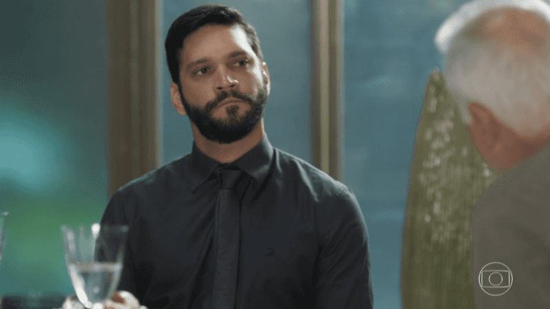 Diogo (Armando Babaioff) vai planejar matar Alberto (Antonio Fagundes) em Bom Sucesso (Foto: Reprodução/Globo) Diogo (Armando Babaioff) vai planejar matar Alberto (Antonio Fagundes) em Bom Sucesso (Foto: Reprodução/Globo)