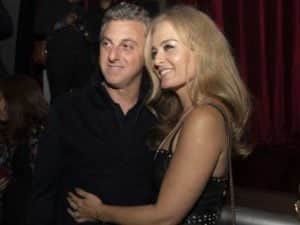 A apresentadora esbanjou sua beleza ao lado do maridão Luciano Huck e outros famosos (Foto: Divulgação) A apresentadora esbanjou sua beleza ao lado do maridão Luciano Huck e outros famosos (Foto: Divulgação)