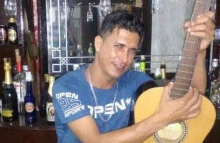 Cantor sertanejo foi surpreendido por criminosos e morreu após receber 11 tiros Cantor sertanejo foi surpreendido por criminosos e morreu após receber 11 tiros