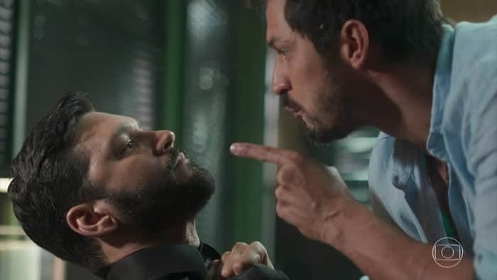 Marcos (Romulo Estrela) terá briga com Diogo (Armando Babaioff) em Bom Sucesso (Foto: Reprodução/Globo) Marcos (Romulo Estrela) terá briga com Diogo (Armando Babaioff) em Bom Sucesso (Foto: Reprodução/Globo)