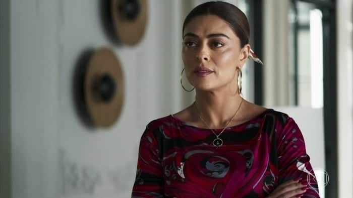 Maria da Paz (Juliana Paes) dará pista de que Josiane pode não ser sua filha verdadeira em A Dona do Pedaço (Foto: Reprodução/Globo) Maria da Paz (Juliana Paes) dará pista de que Josiane pode não ser sua filha verdadeira em A Dona do Pedaço (Foto: Reprodução/Globo)