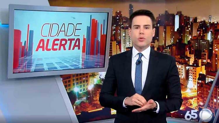 O jornalista Luiz Bacci no comando do Cidade Alerta, da Record (Foto: Reprodução) O jornalista Luiz Bacci no comando do Cidade Alerta, da Record (Foto: Reprodução)