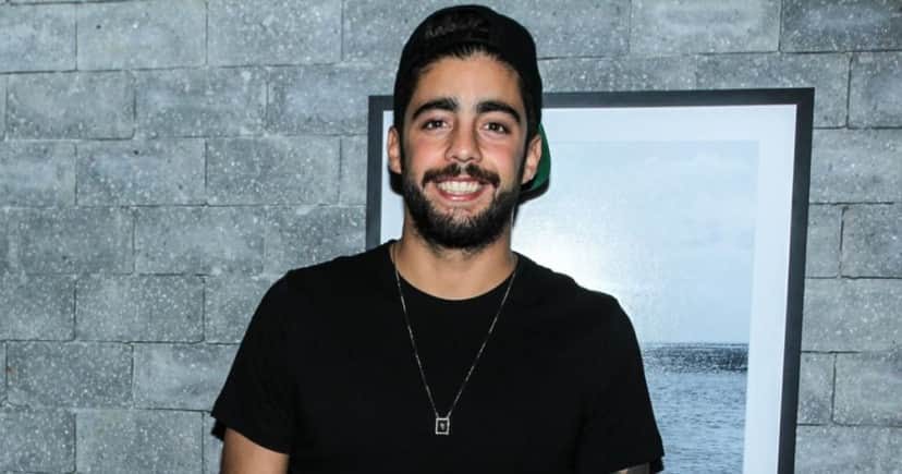 Pedro Scooby, namorado de Anitta, resolveu mudar o tom do seu cabelo e platinou o mesmo (Foto: Reprodução) Pedro Scooby, namorado de Anitta, resolveu mudar o tom do seu cabelo e platinou o mesmo (Foto: Reprodução)
