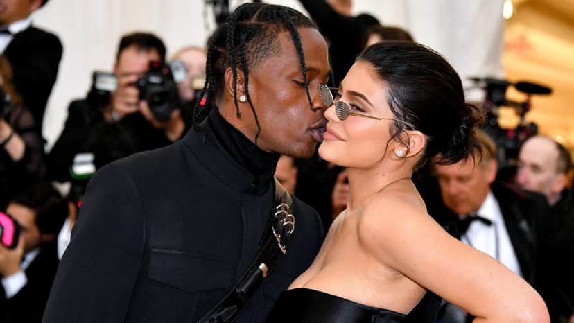 A empresária Kylie Jenner recebe uma surpresa de seu marido Travis Scott (Foto: Reprodução) A empresária Kylie Jenner recebe uma surpresa de seu marido Travis Scott (Foto: Reprodução)