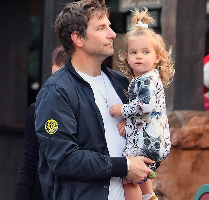Ator Bradley Cooper e sua filha Lea (Foto: Reprodução) Ator Bradley Cooper e sua filha Lea (Foto: Reprodução)