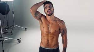 Caio Castro revela time de coração e atacado por torcidas rivais (Imagem: Instagram) Caio Castro revela time de coração e atacado por torcidas rivais (Imagem: Instagram)