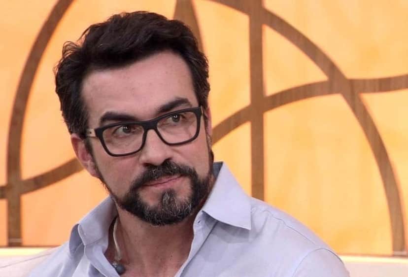 O ex-apresentador da Globo, Evaristo Costa anunciou a mudança de carreira do Padre Fábio de Melo (Foto: Reprodução/ Globo) O ex-apresentador da Globo, Evaristo Costa anunciou a mudança de carreira do Padre Fábio de Melo (Foto: Reprodução/ Globo)