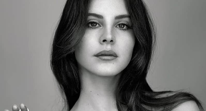 A cantora Lana Del Rey faz música para o massacre nos Estados Unidos (Foto: Reprodução) A cantora Lana Del Rey faz música para o massacre nos Estados Unidos (Foto: Reprodução)