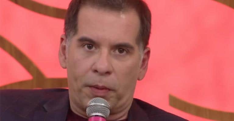 Leandro Hassum desabafa sobre críticas de seu personagem na Escolinha do Professor Raimundo (Imagem: Reprodução) Leandro Hassum desabafa sobre críticas de seu personagem na Escolinha do Professor Raimundo (Imagem: Reprodução)